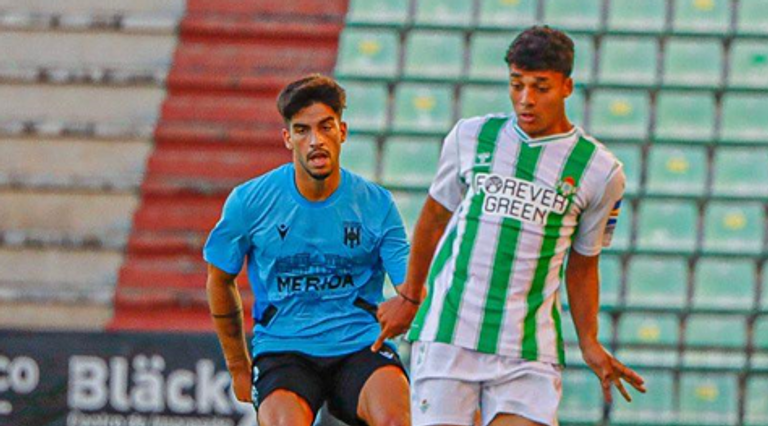 عمر سيد معوض رفقة رديف ريال بيتيس