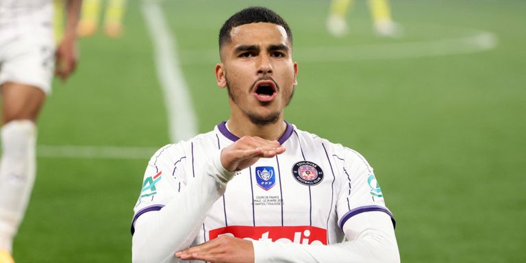 زكرياء أبو خلال كيليان مبابي لاعب باريس سان جيرمان