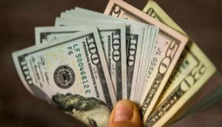 عملات ورقية من الدولار الأمريكي- أرشيفية