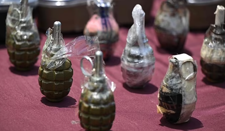 قوات الأمن خلال اقتحامها السجن