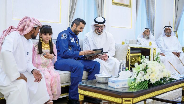 خالد بن محمد بن زايد وسلطان النيادي