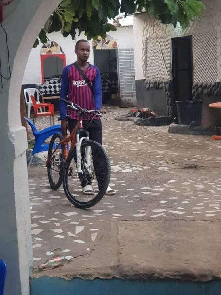 الطالب الغيني مامادو سافايو  مامادو سافايو عبر 6 دول بالدراجة للدراسة في الأزهر