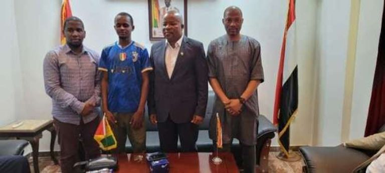 مامادو سافايو عبر 6 دول بالدراجة للدراسة في الأزهر