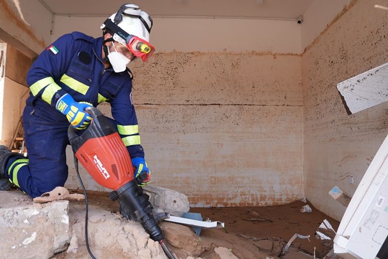 فريق الإنقاذ الإماراتي في درنة الليبية