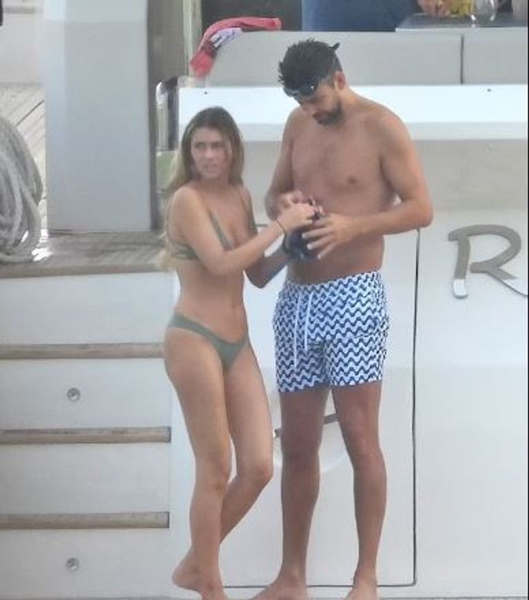 بيكيه وحبيبته الجديدة كلارا كيا شاكيرا وبيكيه - أرشيفية