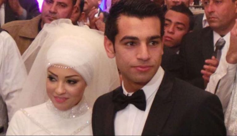 محمد صلاح وزوجته في حفل زفافهما - أرشيفية
