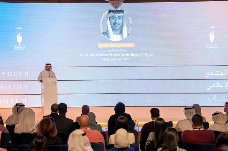 دكتور أحمد بالهول الفلاسي يلقي الكلمة الرئيسية للمنتدى الإعلامي للشباب