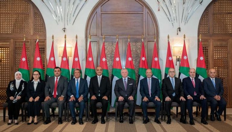 الوزراء المعينون في الحكومة الأردنية مع الملك عبدالله الثاني