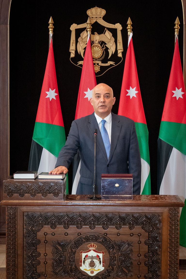 الوزراء المعينون في الحكومة الأردنية مع الملك عبدالله الثاني
