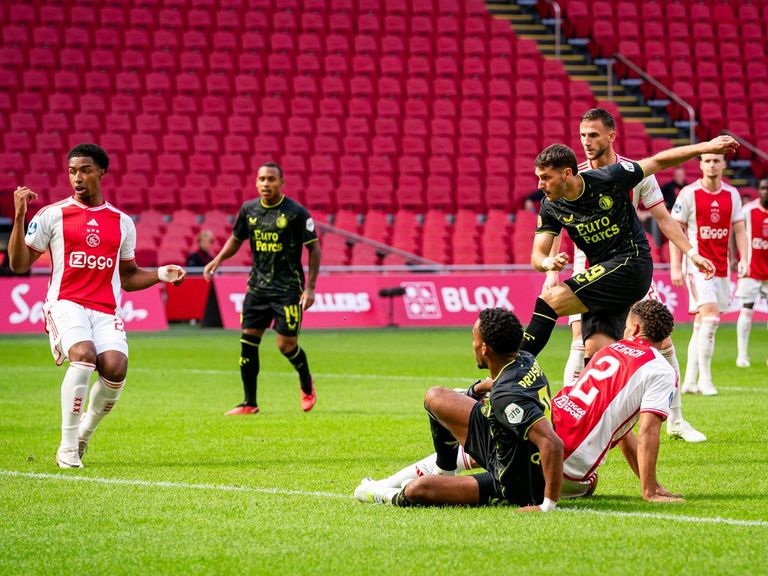 من مباراة أياكس أمستردام وفينود في الدوري الهولندي