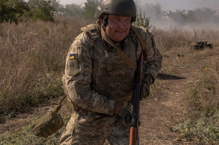 جنود أوكرانيون في ساحات القتال