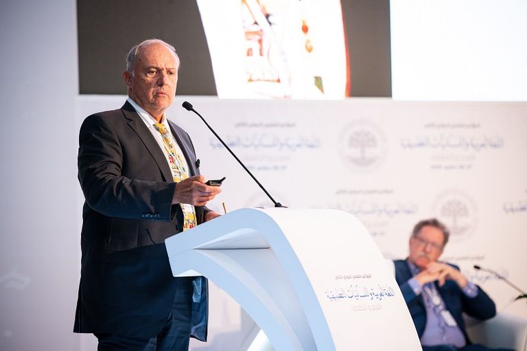 مؤتمر اللغة العربية واللسانيات التطبيقية بأبوظبي