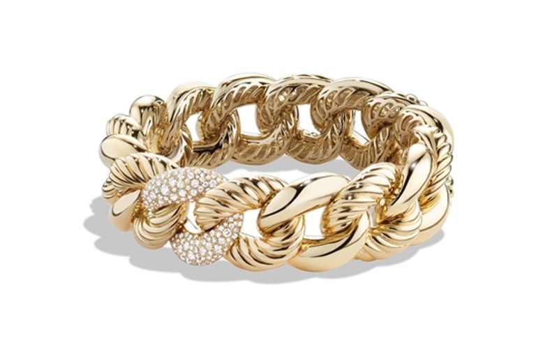 سبائك ذهبية ودولارات