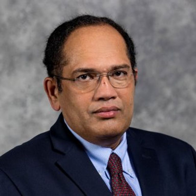 د. سرينيفاس جاناسوامي، الأستاذ المشارك في قسم علوم الألبان والأغذية بجامعة ولاية داكوتا الجنوبية بأمريكا "تفل القهوة"مادة مثالية لإنتاج أغشية بديلة للبلاستيك