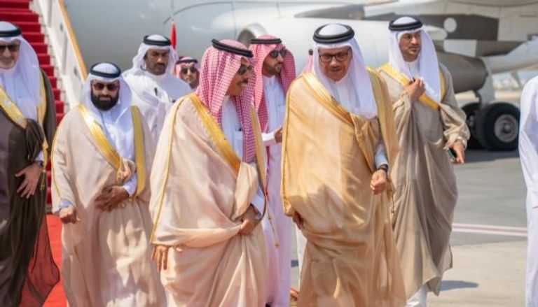 وزير الخارجية السعودي لدى وصوله البحرين