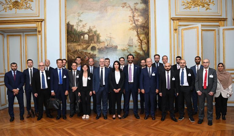 وزير الاقتصاد الإماراتي يدعو الشركات الفرنسية إلى استكشاف الفرص الواعدة في قطاعات الاقتصاد الجديد في الإمارات الإمارات وفرنسا.. فرص اقتصادية واعدة