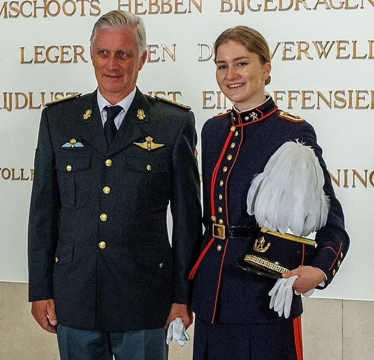 الأميرة إليزابيث مع الملك فيليب الأميرة إليزابيث تؤدي اليمين