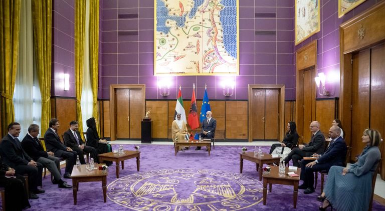  الشيخ خالد بن محمد بن زايد آل نهيان ولي عهد أبوظبي ورئيس وزراء ألبانيا