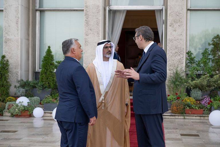  الشيخ خالد بن محمد بن زايد آل نهيان مع  الرئيس الصربي ورئيس وزراء المجر- وام