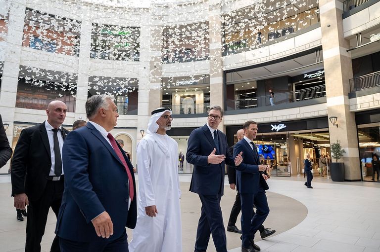 الشيخ خالد بن محمد بن زايد آل نهيان يزور مشاريع تطويرية في بلغراد