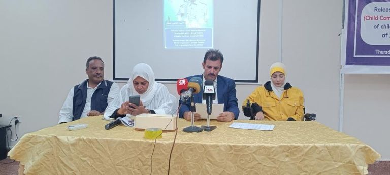 أحد الأطفال في معسكرات الحوثيين باليمن