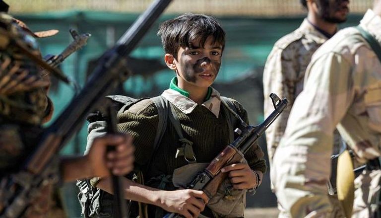 أحد الأطفال في معسكرات الحوثيين باليمن
