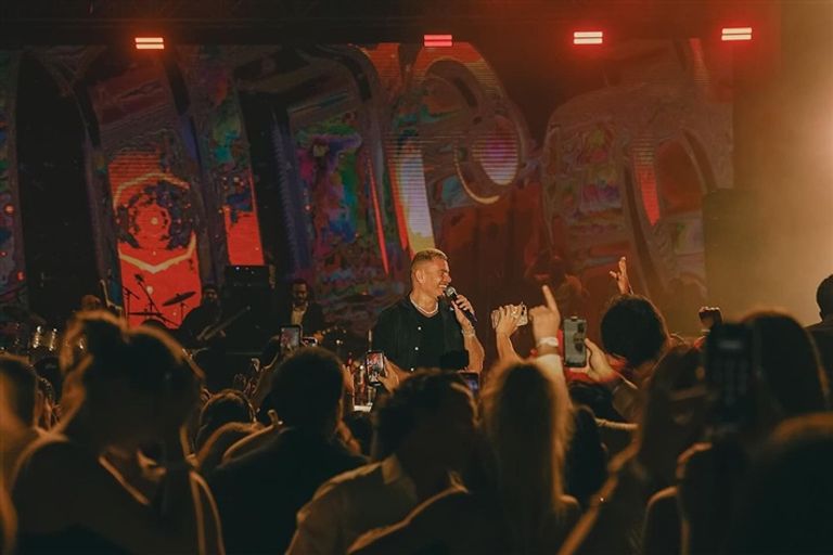 عمرو دياب في حفل دبي