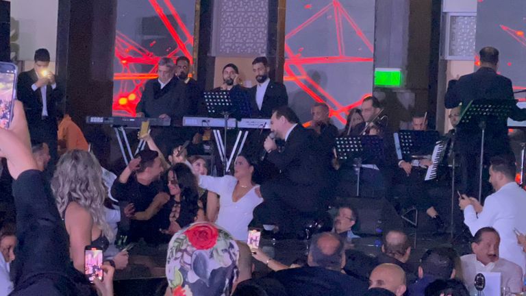 عمرو دياب في حفل دبي