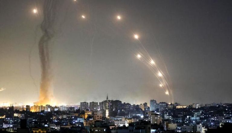 صواريخ تنطلق من قطاع غزة في اتجاه إسرائيل -أرشيفية
