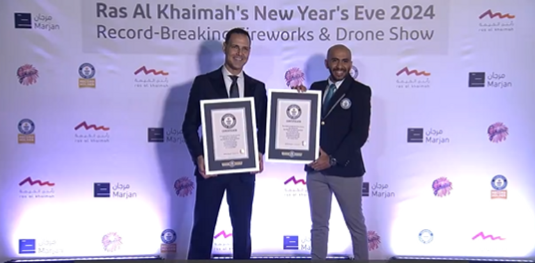 الألعاب النارية تضيء سماء رأس الخيمة