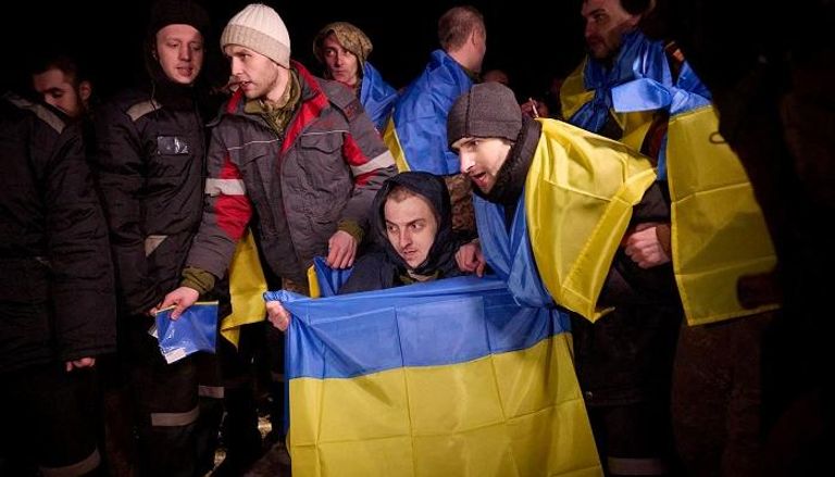 جنود أوكرانيون مفرج عنهم ضمن صفقة التبادل - رويترز