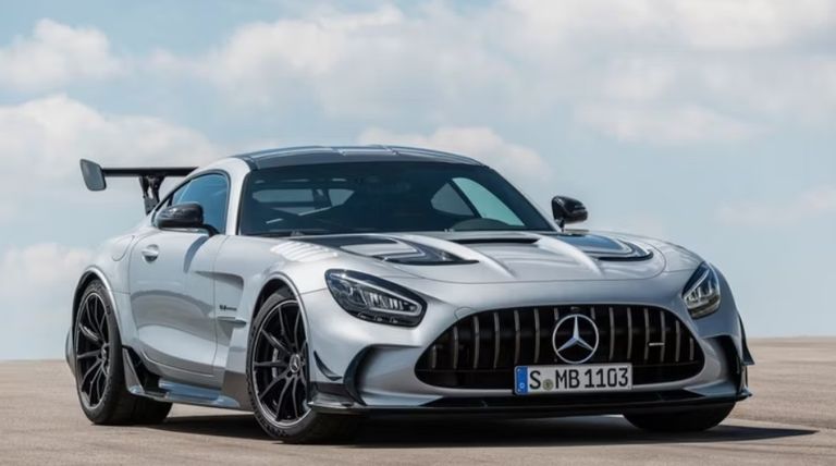 سيارة Maybach S680 4-Matic