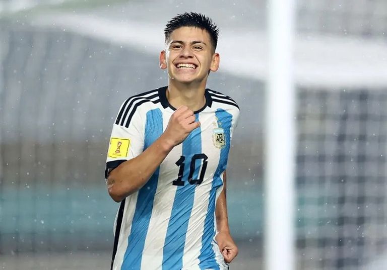 كلاوديو إيشيفيري