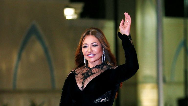 الفنانة ليلي علوي مع ابنها خالد