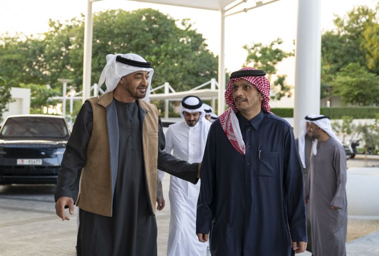 رئيس دولة الإمارات يستقبل رئيس مجلس الوزراء وزير خارجية قطر