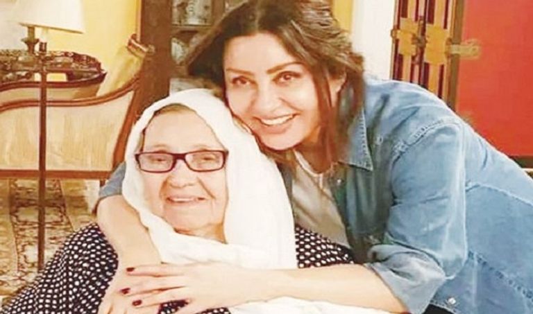 لطيفة ووالدتها لطيفة - أرشيفية