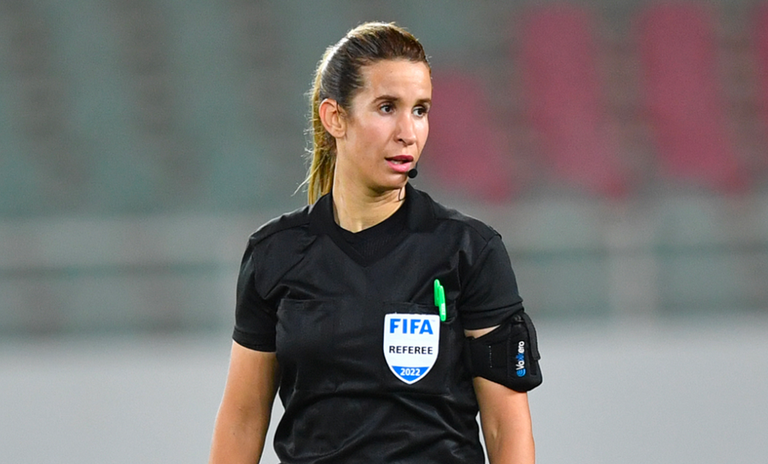 الحكمة المغربية بشرى كربوبي منتخب المغرب في كأس العالم 2022