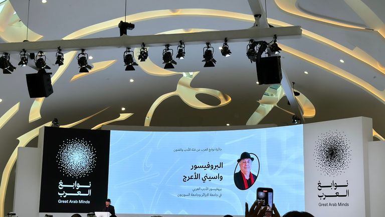 الفائزون بجائزة نوابغ العرب