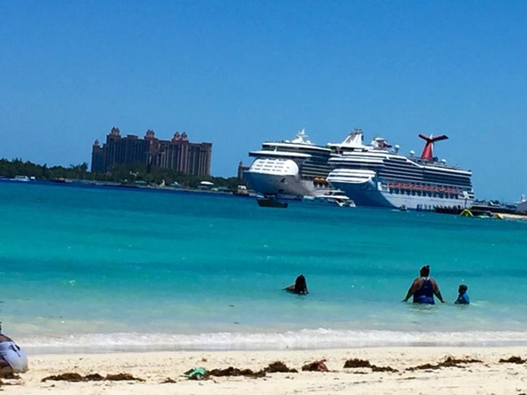 شاطئ جونكانو من أفضل أماكن سياحية في ناسو السياحة في جزر البهاما… 5 أماكن من روائع الكون في البحر الكاريبي