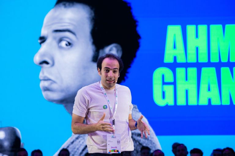 جانب من فعاليات قمة المليار متابع