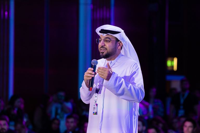 جانب من فعاليات قمة المليار متابع