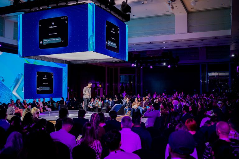 جانب من قمة المليار متابع