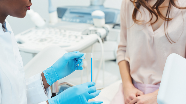 شعار التوعية بسرطان عنق الرحم