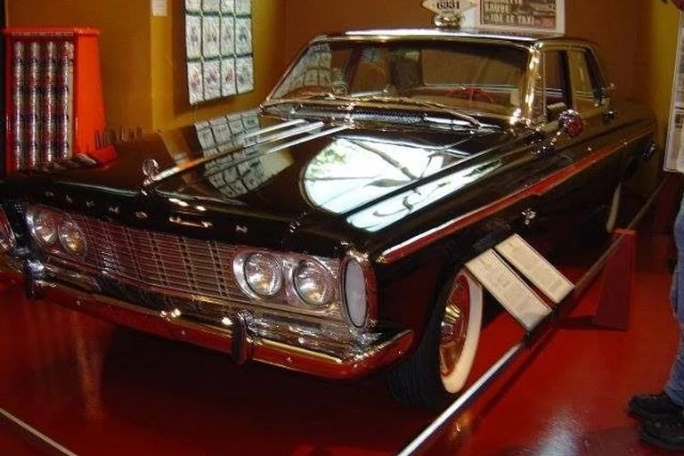 سيارة Plymouth Fury سيارة Plymouth Fury