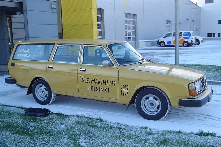 سيارة Volvo 245 GL سيارة Plymouth Fury