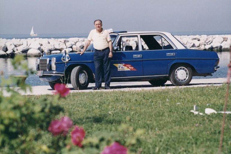 سيارة Mercedes-Benz 240D سيارة Plymouth Fury