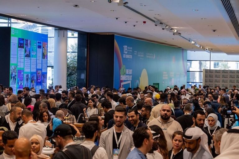 قمة المليار متابع في دبي