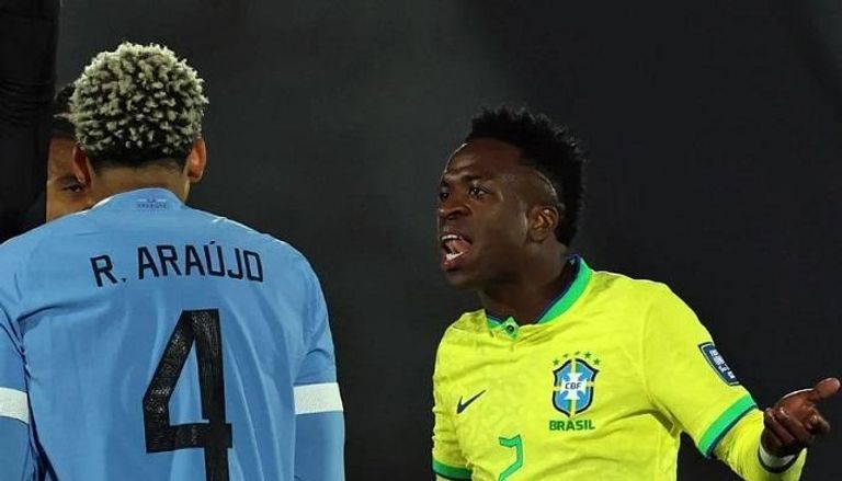 أراوخو وفيني فينيسيوس جونيور ورونالد أراوخو في كلاسيكو ريال مدريد وبرشلونة