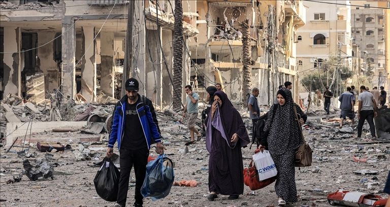 غزاويون فارون من مناطق الحرب