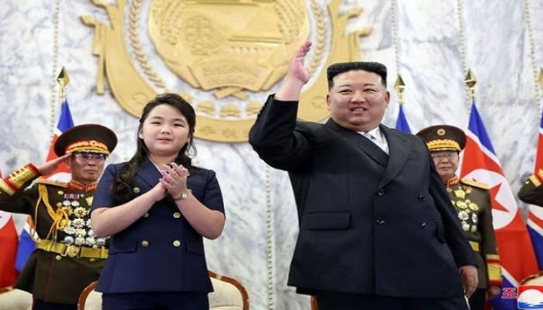 كيم جونغ أون زعيم كوريا الشمالية مع ابنته